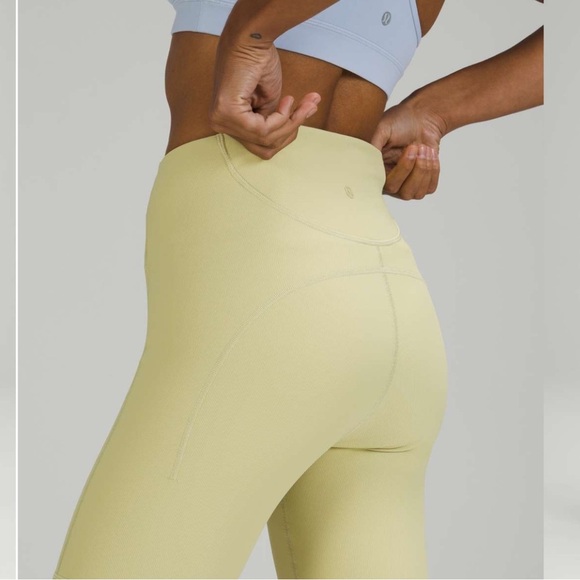 Lululemon Ribbed Contoured High-Rise Short 8"
Dew Green size 4 - Picture 2 of 7